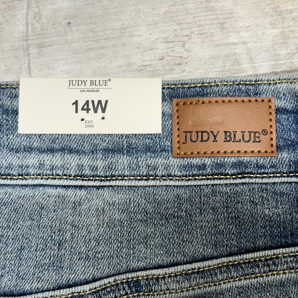 Judy Blue American Honey Mid-Rise stretch bootcutJeans Light Wash  size 14W - Picture 8 of 12